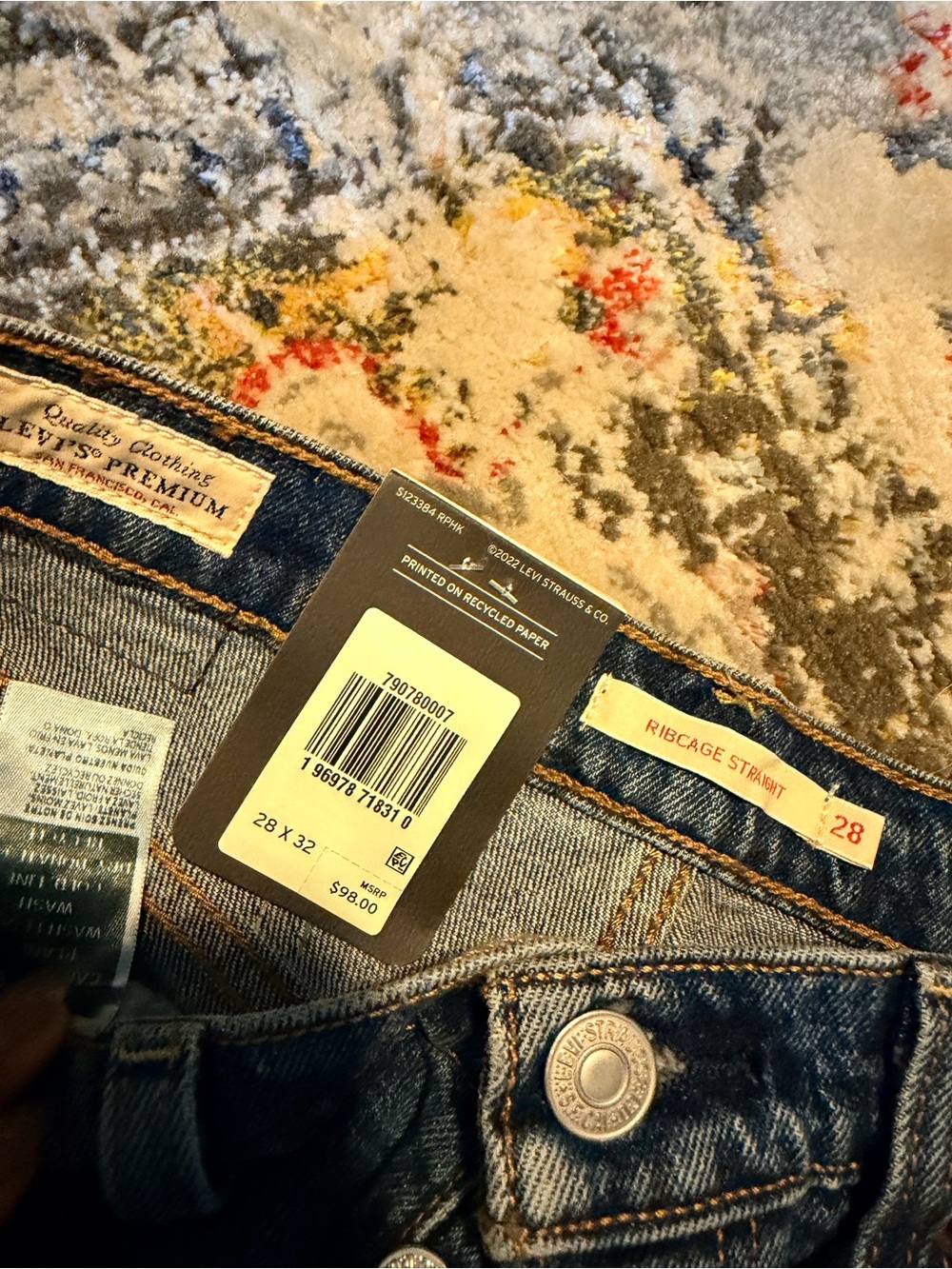 Levi’s Ribcage Straight - Picture 3 of 3